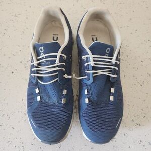 On Cloud Swiss Engineering Women's Running Shoes Size 8.5 Blue White